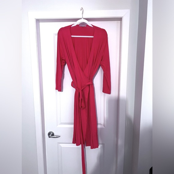 ‼️Final Sale Before Donation‼️ pink wrap dress. Never worn, body skimming NWOT - Picture 2 of 5